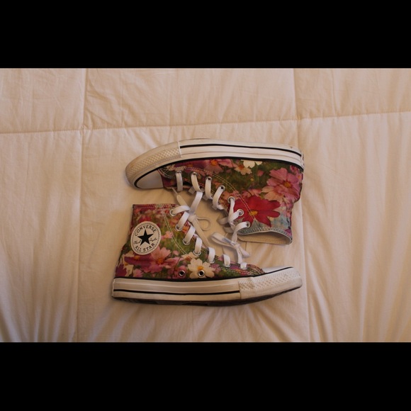 Converse Shoes - Flower-Print Converse!
